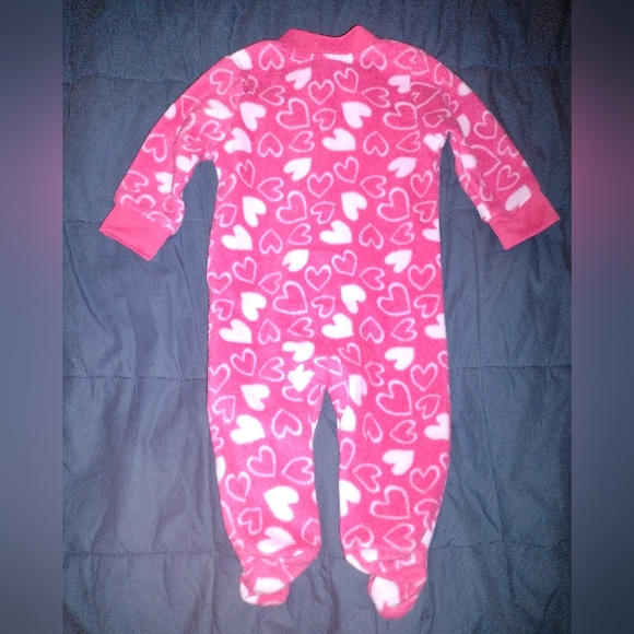 4 for $10 Puma Fuzzy Heart Sleeper Size 0-3 Months - Picture 2 of 6